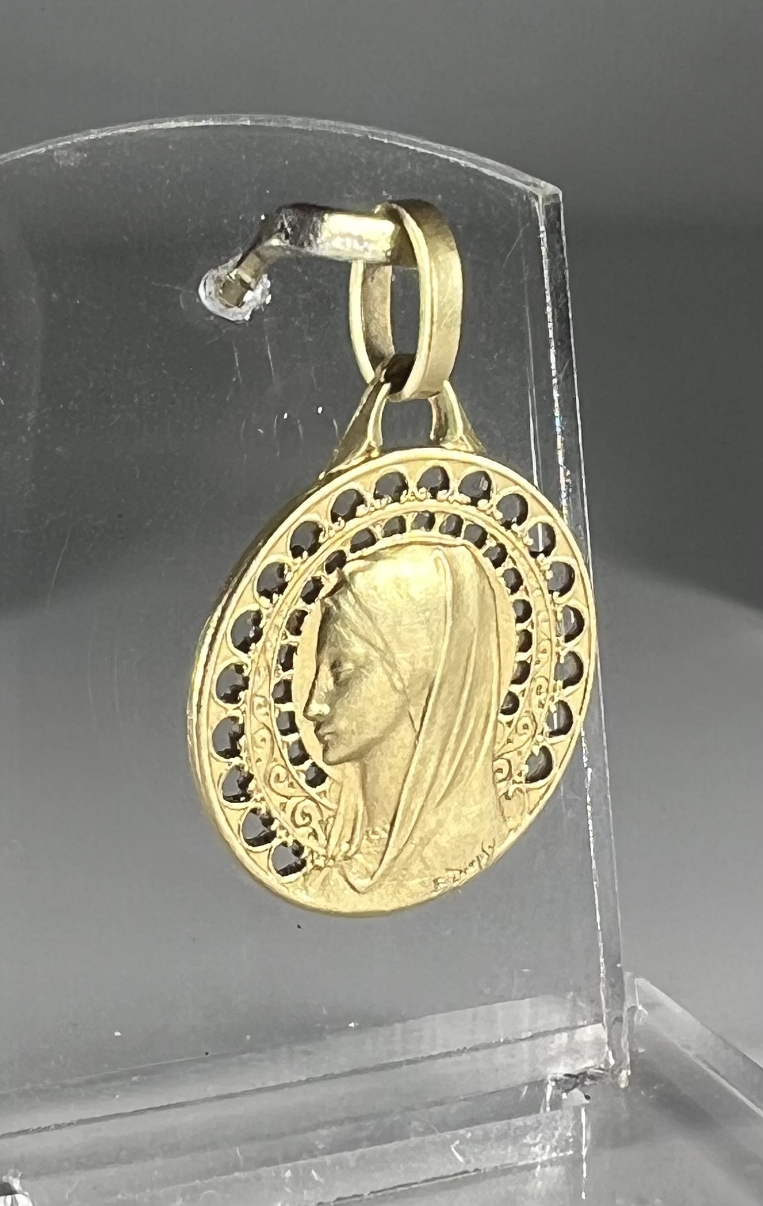 DROPSY. Médaille ajourée en or – Image 3