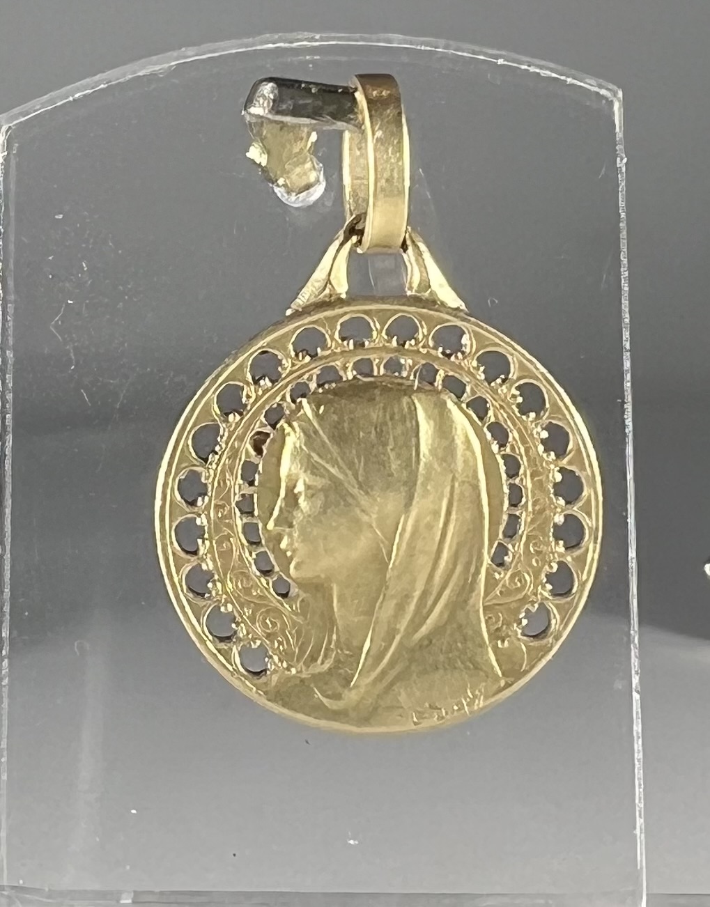 DROPSY. Médaille ajourée en or
