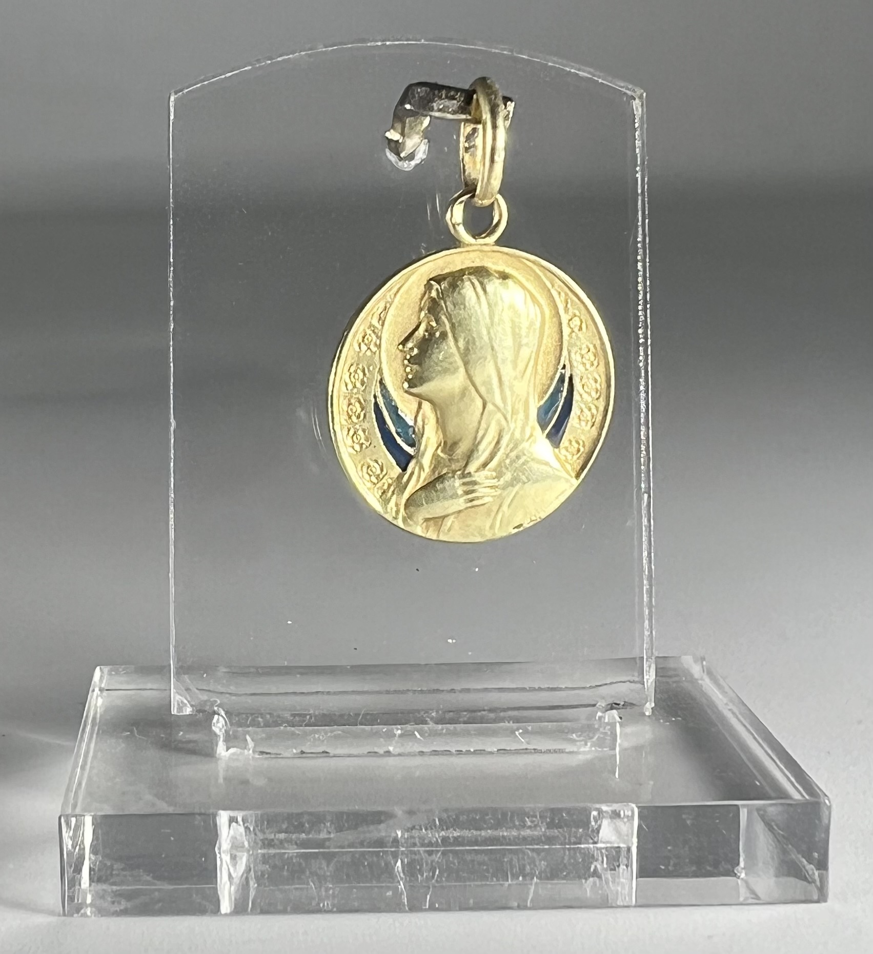 Médaille en or émaillé