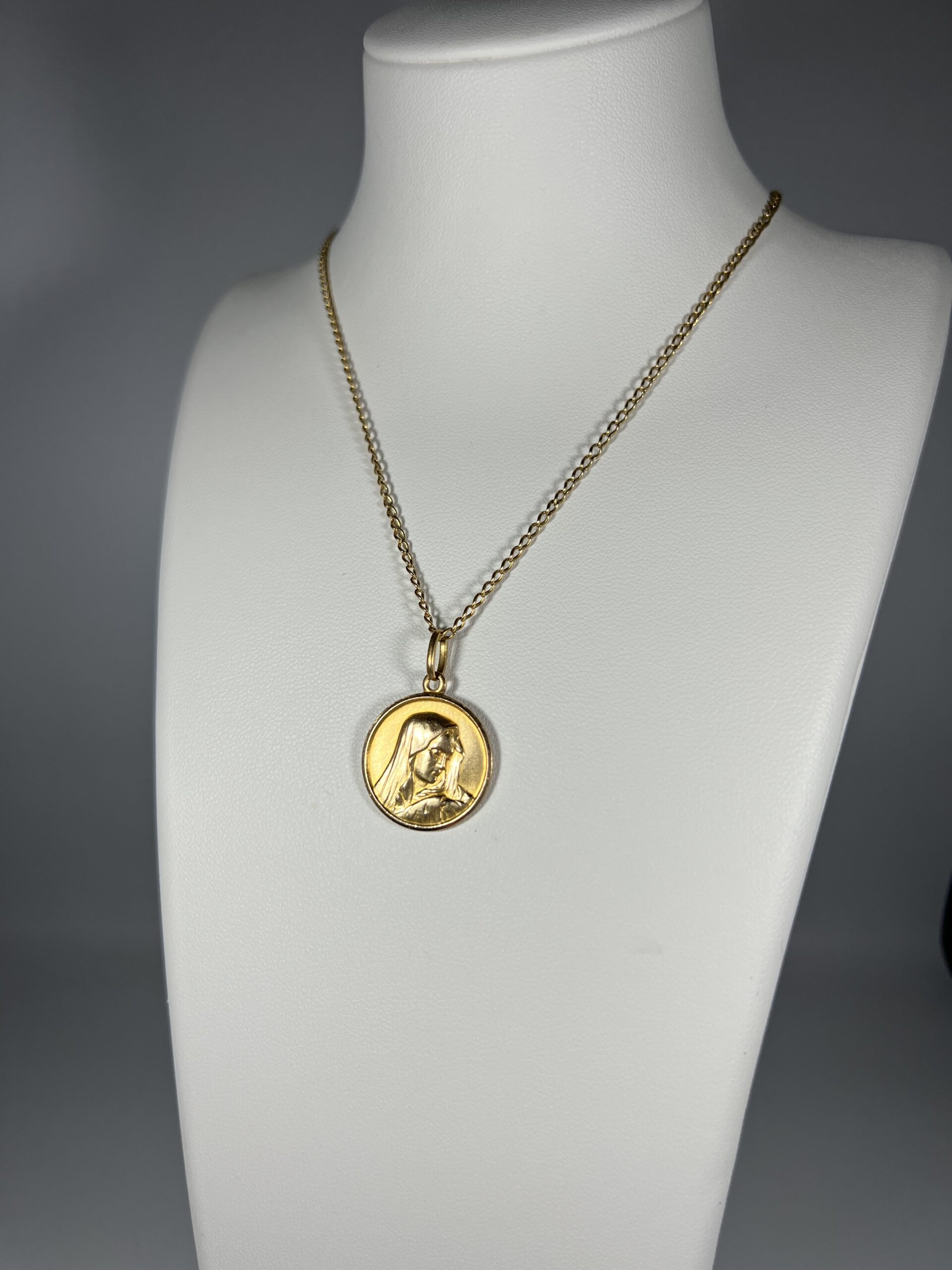 Médaille en or Vierge au voile – Image 3