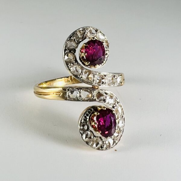 BAGUE ANCIENNE RUBIS