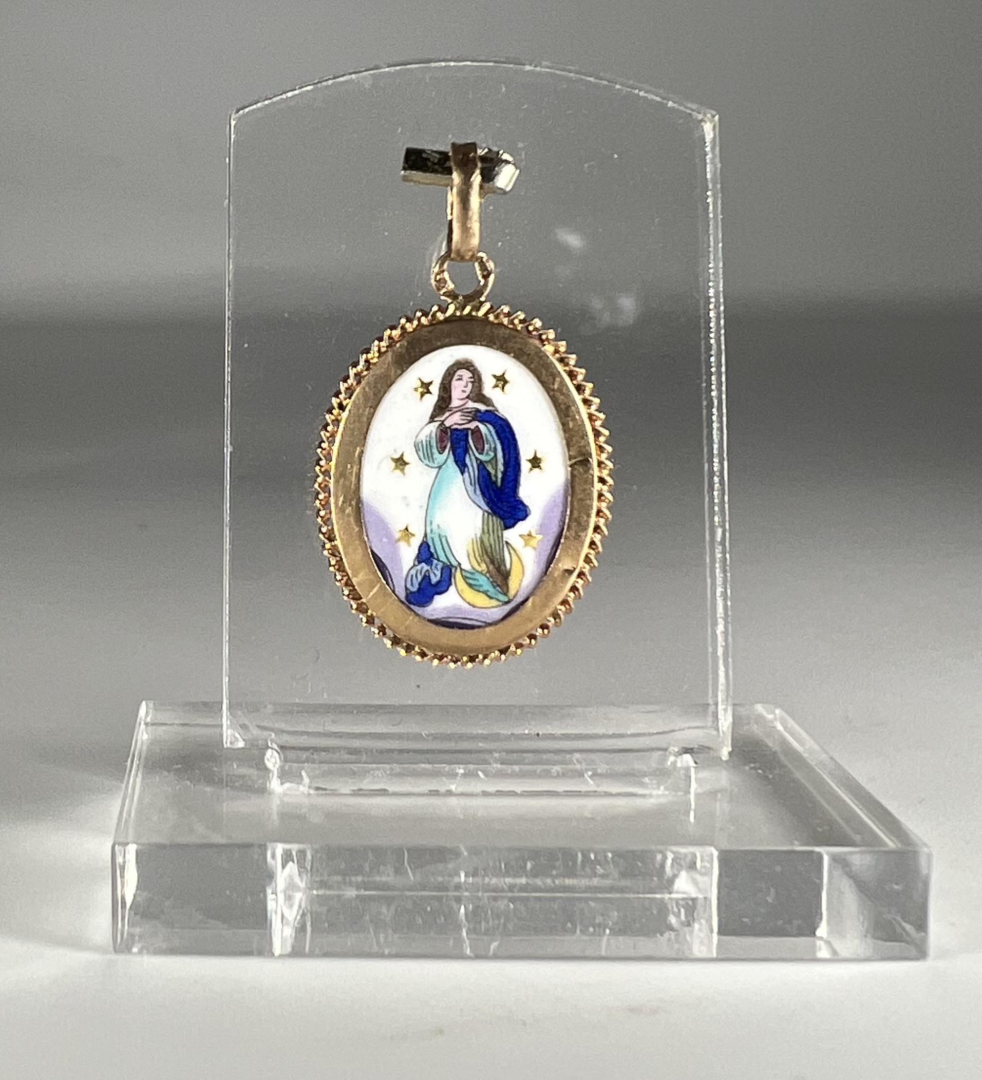 Médaille en émail polychrome et or